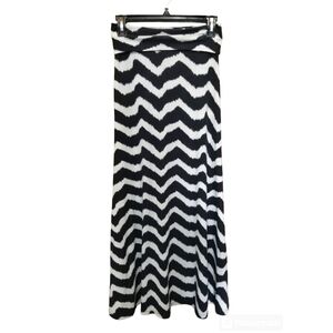 Love Tree Happens Black & White Zig Zag Striped Maxi Skirt